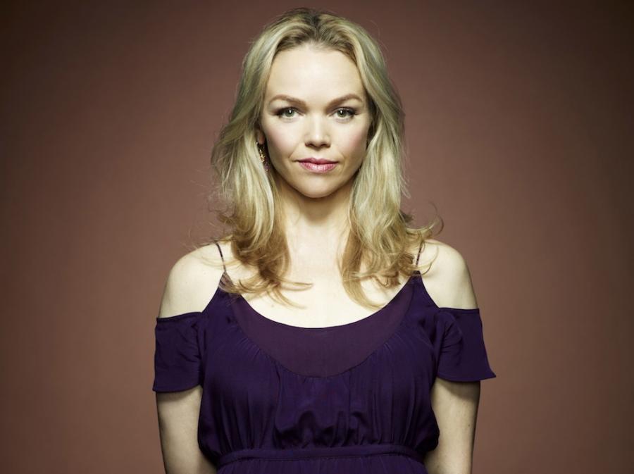 Lauren Bowles (Holly Cleary)