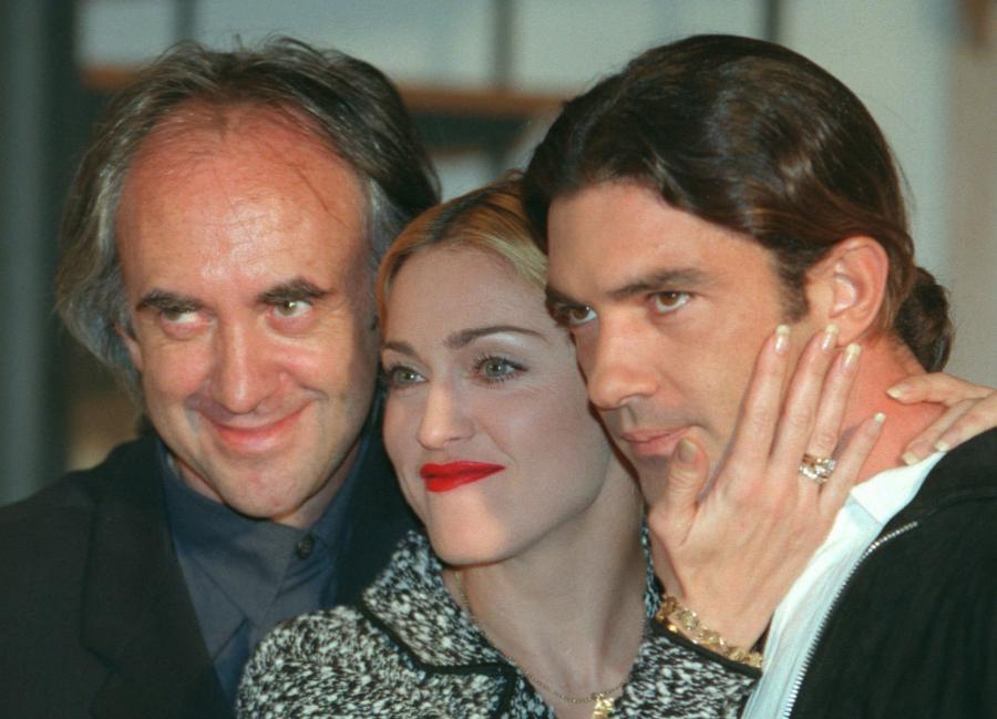 Madonna, Jonathan Price i Antonio Banderas na londyńskiej premierze "Evity" w 1995 roku