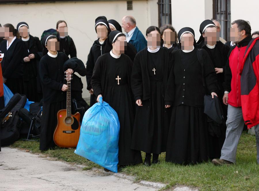 Co się dzieje w żeńskich klasztorach Co się dzieje w żeńskich klasztorach