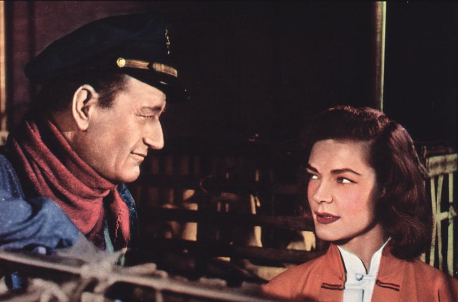 John Wayne i Lauren Bacall w filmie "Chiński szlak"