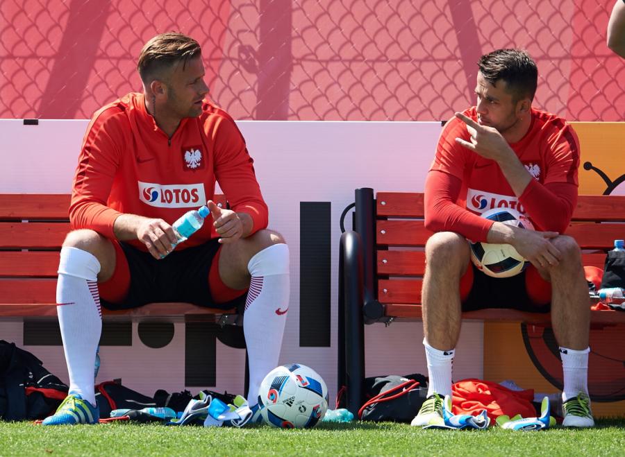 Euro 2016: Żony polskich piłkarzy nie spuszczają wzroku ze swoich mężów nawet podczas treningów
