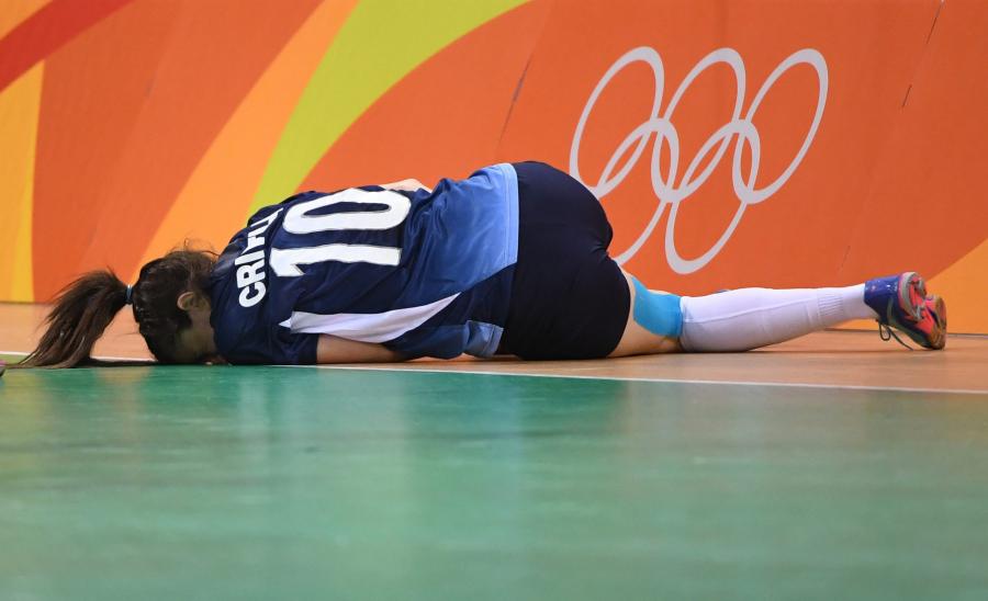 Męski sport? Nie dla nich! Te dziewczyny potrafią grać twardo, a czasem brutalnie